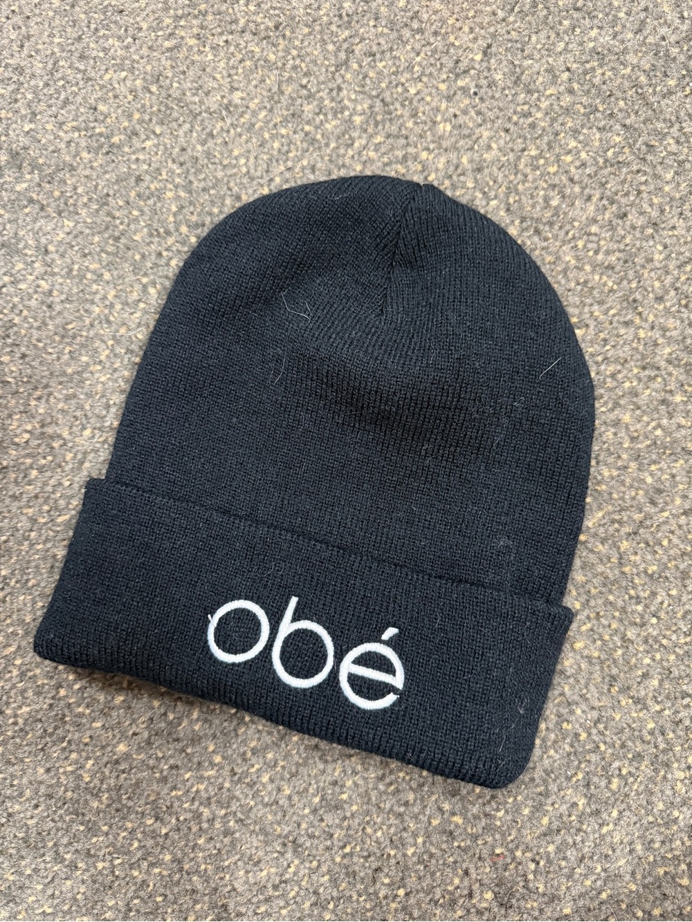 obé Black Cuffed Knit Beanie - Picture 1 of 2